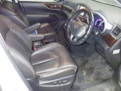 Nissan ELGRAND  с аукциона в Японии