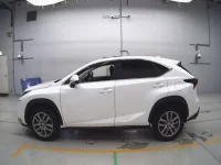 Lexus NX лот № 30196 оценка 4  с аукциона в Японии 3