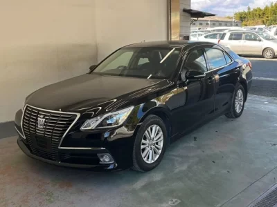 Toyota CROWN  с аукциона в Японии