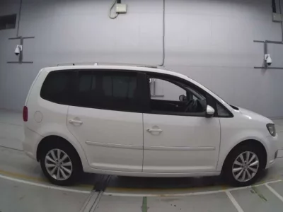 Volkswagen GOLF TOURAN  с аукциона в Японии
