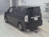 Toyota VOXY лот № 30213 оценка 3  с аукциона в Японии 3