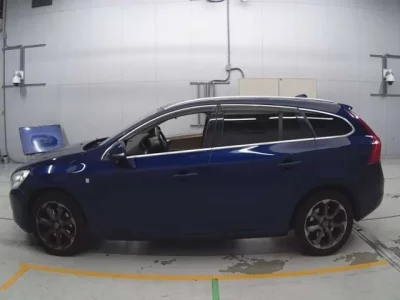 Volvo V60  с аукциона в Японии