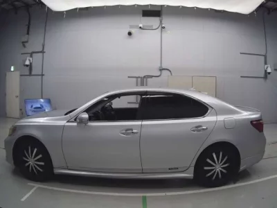 Lexus LS  с аукциона в Японии