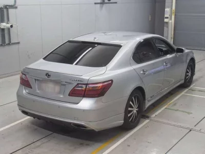 Lexus LS  с аукциона в Японии