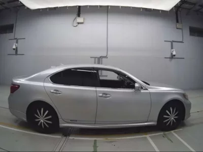 Lexus LS  с аукциона в Японии