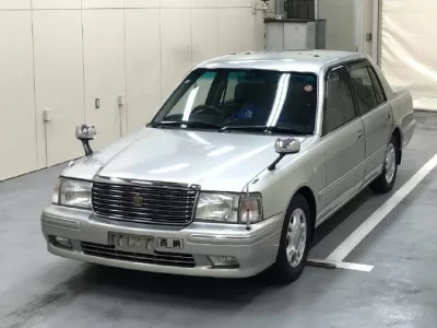 Toyota CROWN  с аукциона в Японии