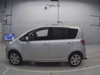 Toyota RACTIS лот № 30252 оценка 4  с аукциона в Японии 3