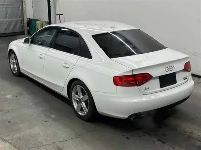 Audi A4  с аукциона в Японии