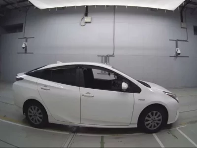 Toyota PRIUS  с аукциона в Японии