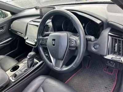 Toyota CROWN  с аукциона в Японии
