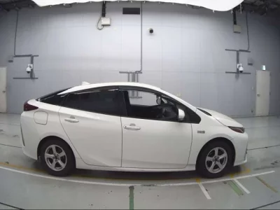 Toyota PRIUS PHV  с аукциона в Японии