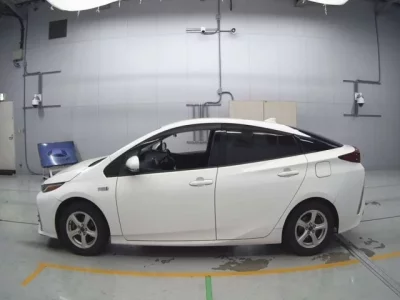 Toyota PRIUS PHV  с аукциона в Японии