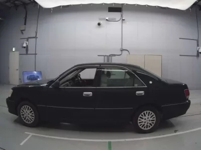 Toyota CROWN  с аукциона в Японии