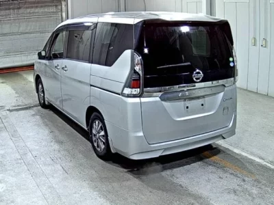 Nissan SERENA  с аукциона в Японии