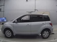 Toyota IST лот № 30303 оценка R  с аукциона в Японии 3