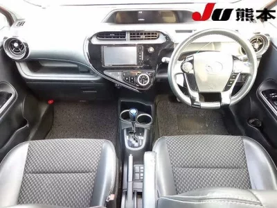 Toyota AQUA  с аукциона в Японии