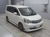 Toyota NOAH лот № 30354 оценка 4  с аукциона в Японии 4