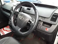 Toyota NOAH лот № 30354 оценка 4  с аукциона в Японии 6