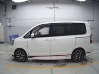 Toyota NOAH лот № 30354 оценка 4  с аукциона в Японии 3