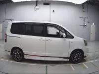 Toyota NOAH лот № 30354 оценка 4  с аукциона в Японии 2