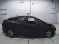 Toyota PRIUS PHV лот № 30359 оценка 4.5  с аукциона в Японии 2