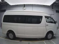 Toyota HIACE лот № 30374 оценка 3  с аукциона в Японии 2