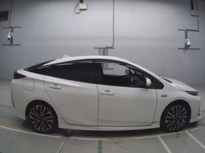 Toyota PRIUS PHV  с аукциона в Японии
