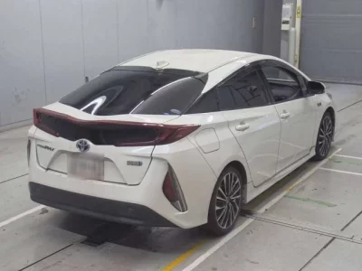 Toyota PRIUS PHV  с аукциона в Японии