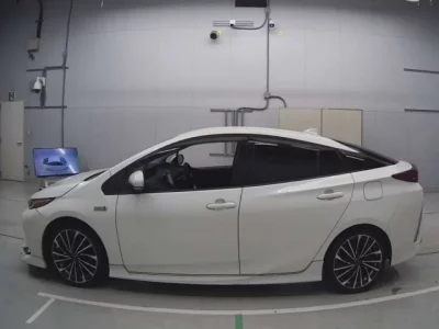 Toyota PRIUS PHV  с аукциона в Японии