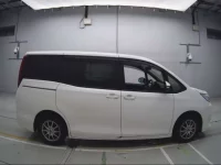 Toyota NOAH лот № 30409 оценка 3.5  с аукциона в Японии 2