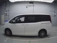 Toyota NOAH лот № 30409 оценка 3.5  с аукциона в Японии 3