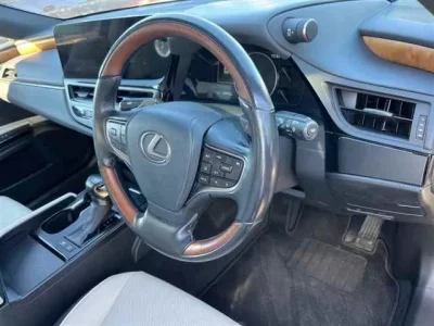 Lexus ES  с аукциона в Японии