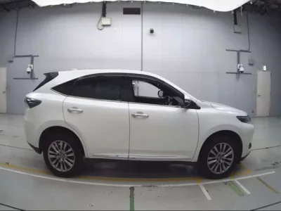 Toyota HARRIER  с аукциона в Японии
