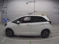 Honda FIT лот № 30481 оценка 3.5  с аукциона в Японии 3