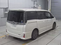 Toyota VOXY лот № 30484 оценка 3  с аукциона в Японии 1