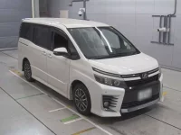 Toyota VOXY лот № 30484 оценка 3  с аукциона в Японии 4