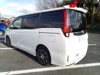 Toyota NOAH лот № 46 оценка 3.5  с аукциона в Японии 1
