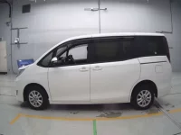 Toyota NOAH лот № 30494 оценка R  с аукциона в Японии 3