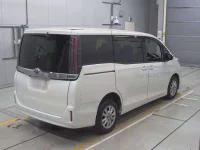 Toyota NOAH лот № 30494 оценка R  с аукциона в Японии 1