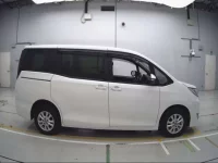 Toyota NOAH лот № 30494 оценка R  с аукциона в Японии 2
