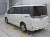 Toyota NOAH лот № 30494 оценка R  с аукциона в Японии 5