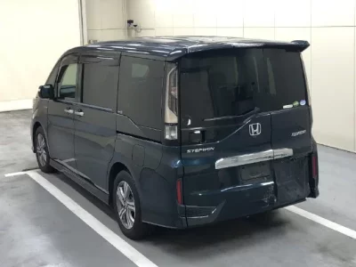 Honda STEP WAGON  с аукциона в Японии