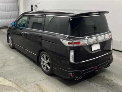 Nissan ELGRAND  с аукциона в Японии
