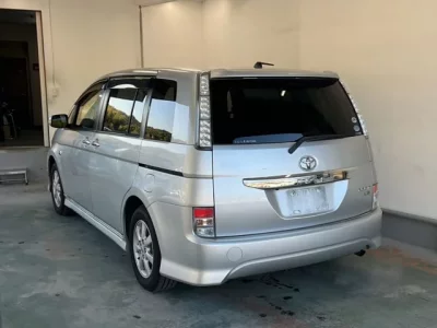 Toyota ISIS  с аукциона в Японии