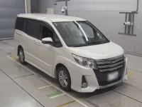 Toyota NOAH лот № 30529 оценка 4  с аукциона в Японии 4