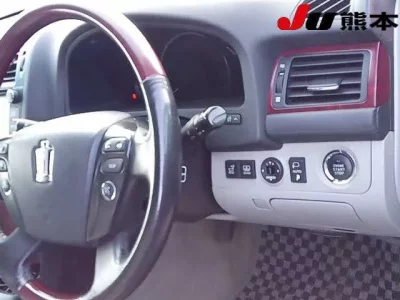 Toyota CROWN  с аукциона в Японии