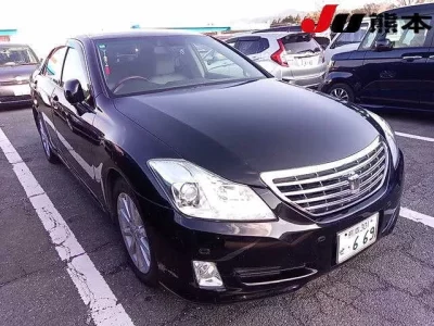 Toyota CROWN  с аукциона в Японии