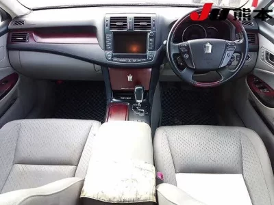Toyota CROWN  с аукциона в Японии