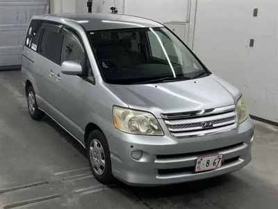 Toyota NOAH  с аукциона в Японии