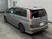 Toyota ISIS лот № 90198 оценка 3  с аукциона в Японии 1